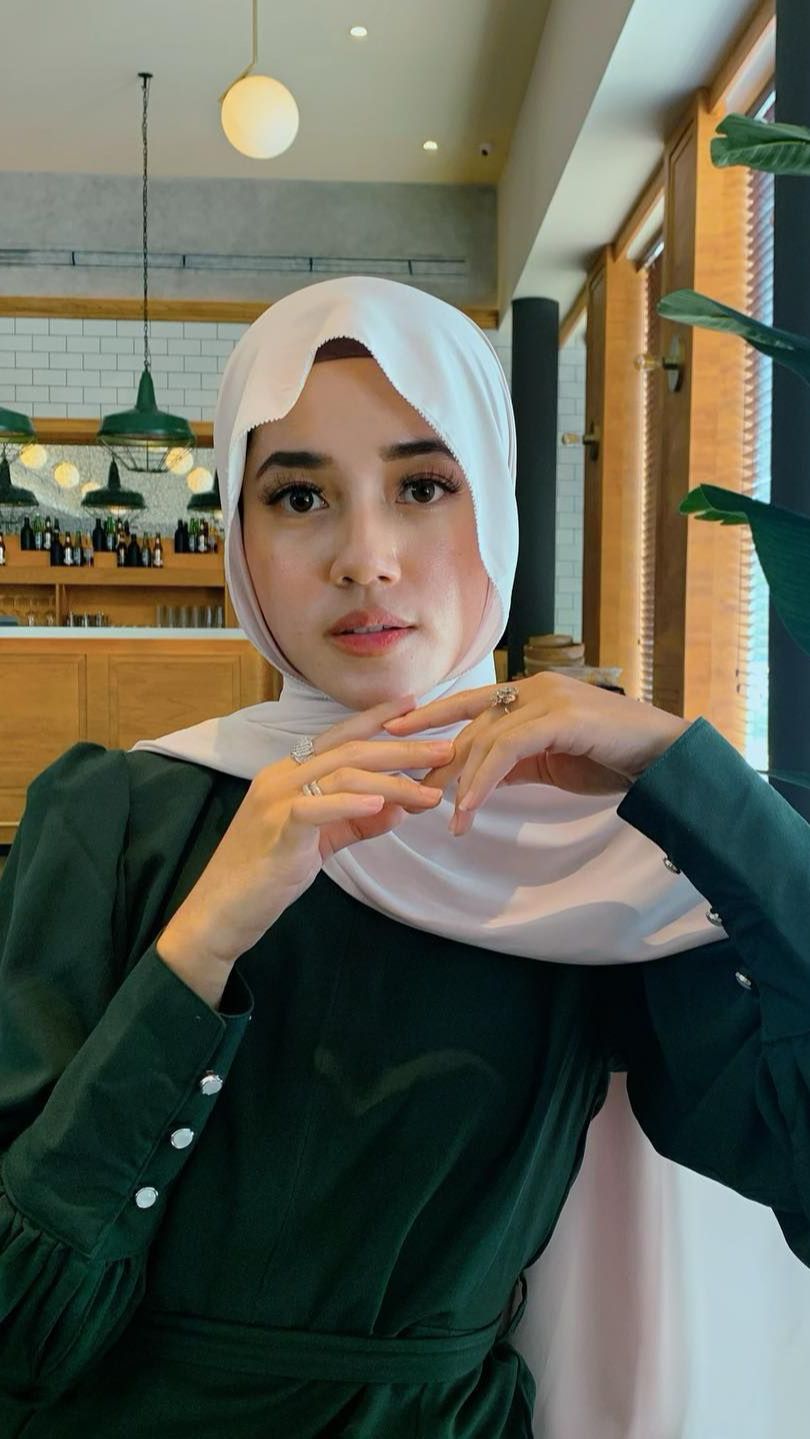 Wanita Ini Pernah Menikah dengan Adik Artis, Ternyata Berujung Cerai, Alasannya Belum Terungkap!