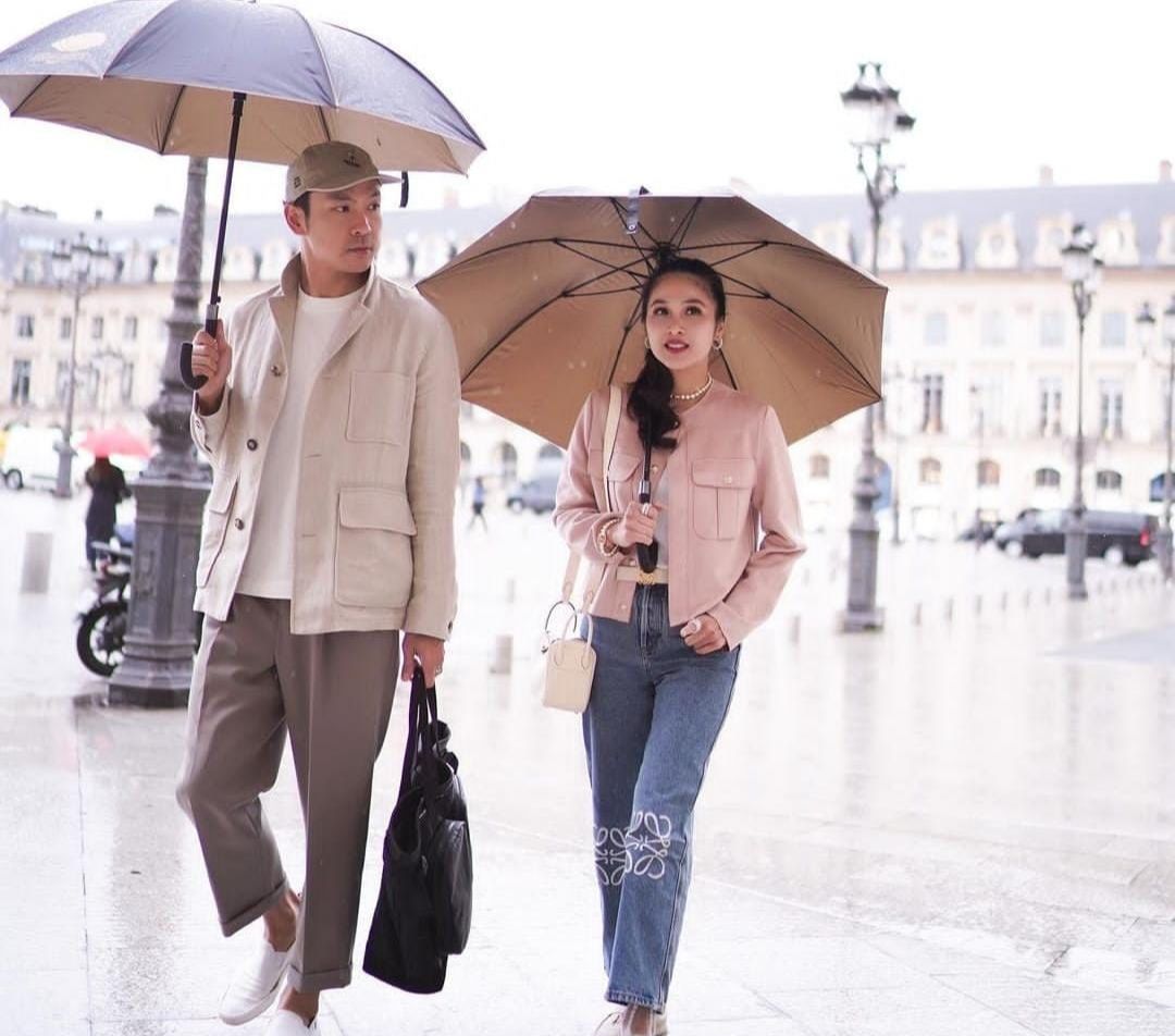 Momen Romantis 'Tom & Jerry' Sandra Dewi dan Harvey Moeis Sepayung Berdua di Paris, Begini Endingnya