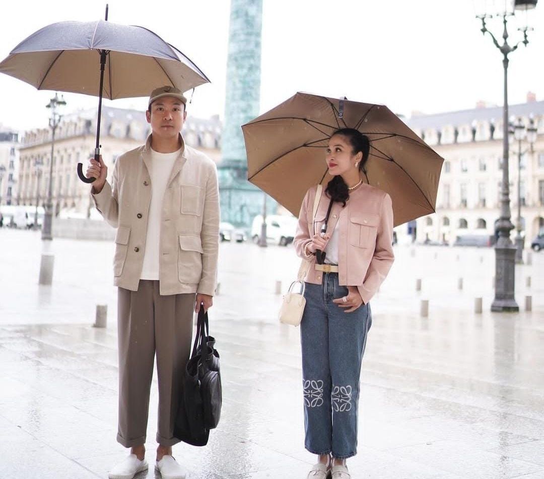 Momen Romantis 'Tom & Jerry' Sandra Dewi dan Harvey Moeis Sepayung Berdua di Paris, Begini Endingnya