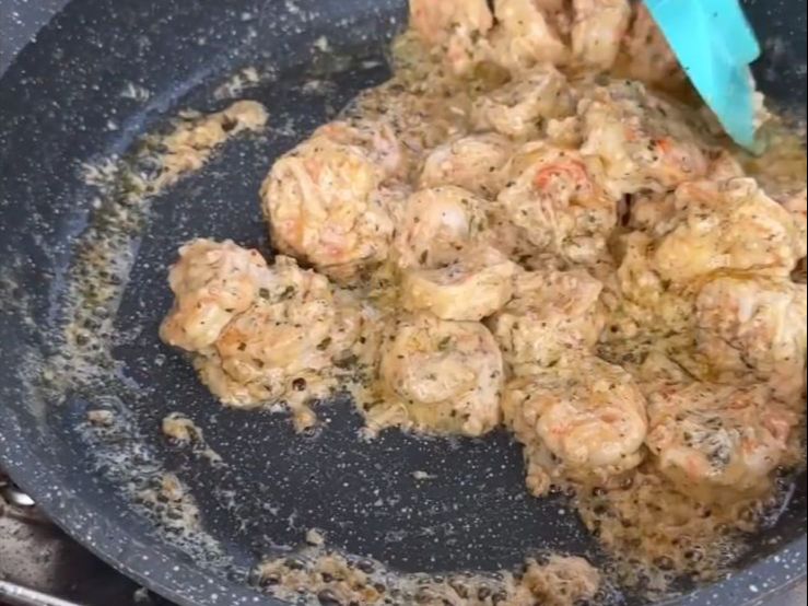 Kurang Dari 10 Menit, Intip Tutorial Udang Creamy Garlic Sauce