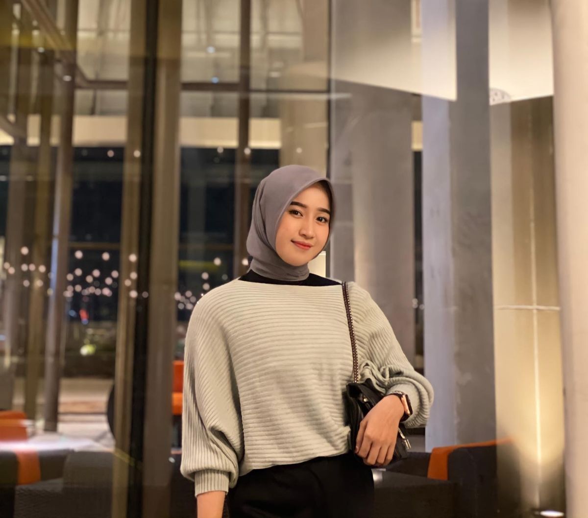 Masih Ingat Nur Aini Gadis Cantik yang Dulu Viral Jadi Kuli Angkat Semen? Kini Kabarnya Mengejutkan!