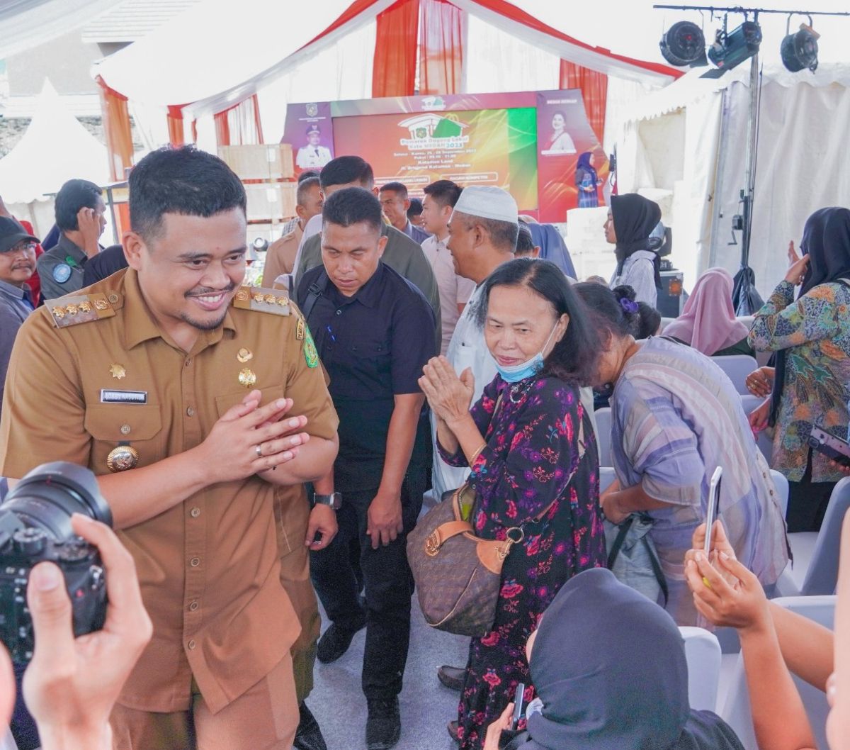 Beri Bantuan Alat Bantu Usaha, Bobby Nasution Inginkan Produksi dan Pendapatan UMKM Meningkat