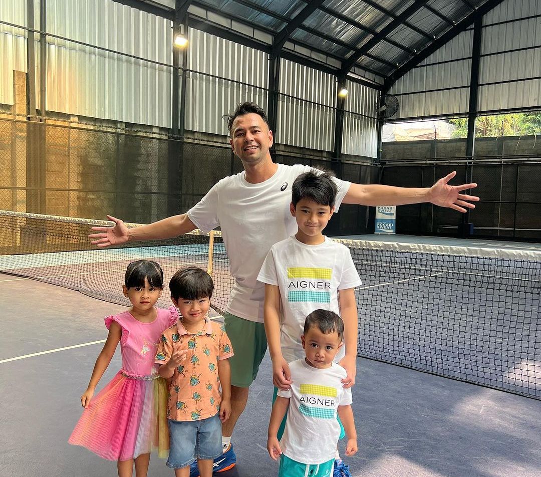 Outfit Tenis Rayyanza, Tak Kalah Keren dan Mahal dengan Papa Raffi