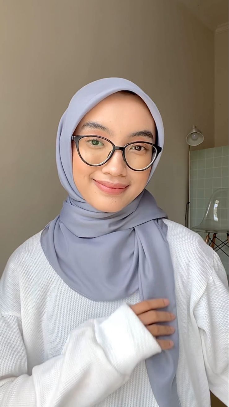 Style Hijab Manis yang Cocok Untuk Blouse