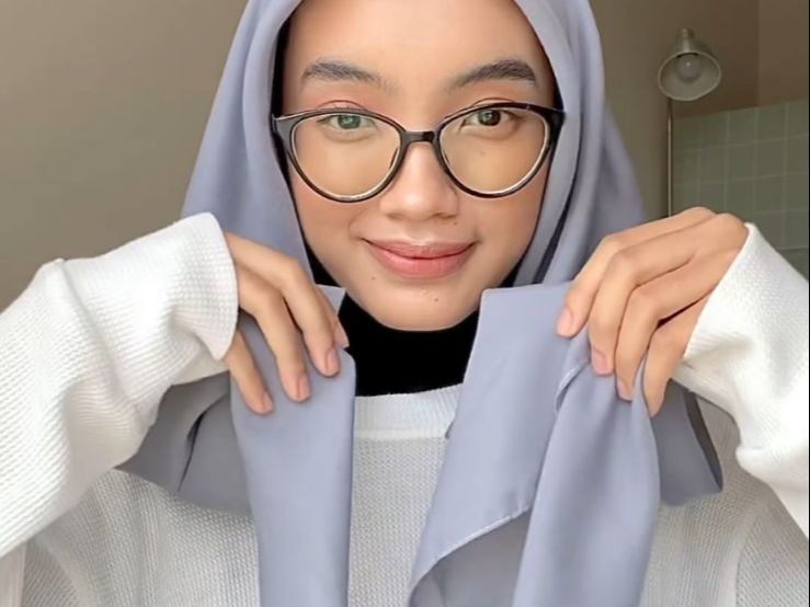 Styling Hijab Manis yang Cocok Untuk Blouse