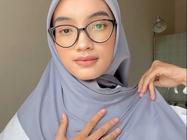 Styling Hijab Manis yang Cocok Untuk Blouse
