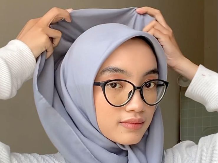 Styling Hijab Manis yang Cocok Untuk Blouse