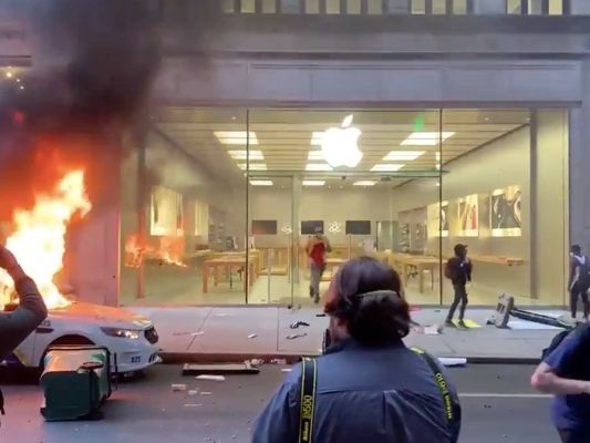 Ratusan Remaja Jarah iPhone 15 di Apple Store AS, Ternyata Ini Penyebabnya
