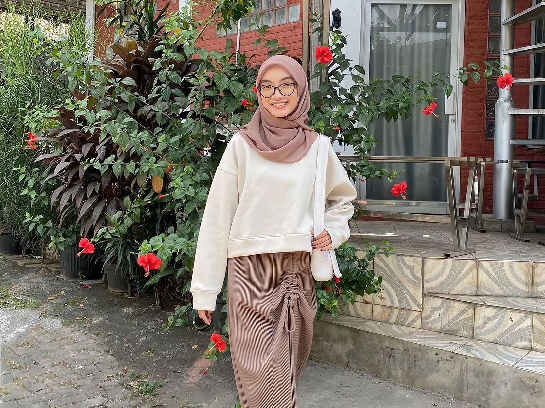 Styling Hijab Manis yang Cocok Untuk Blouse