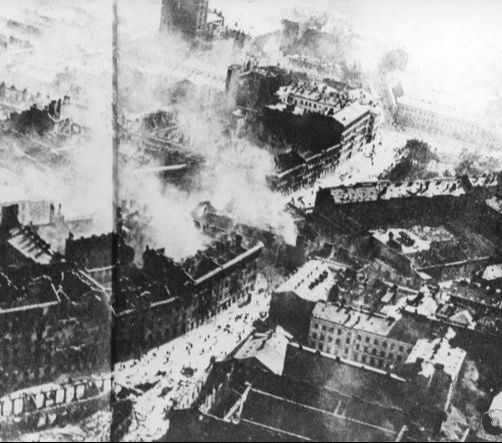Setelah penembakan dan pemboman besar-besaran, Warsawa secara resmi menyerah kepada Jerman pada 28 September 1939.