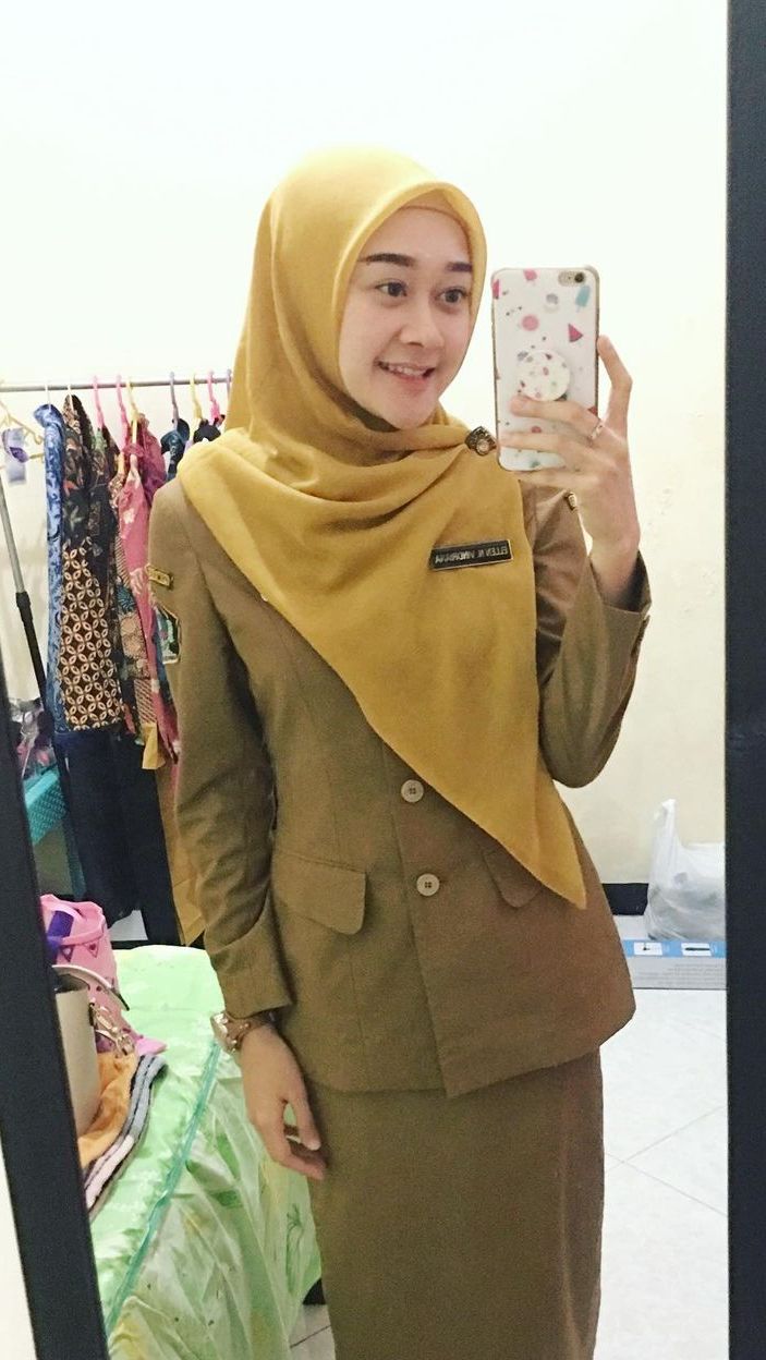Potret Seleb yang Banting Setir Jadi PNS, Kesehariannya Disorot