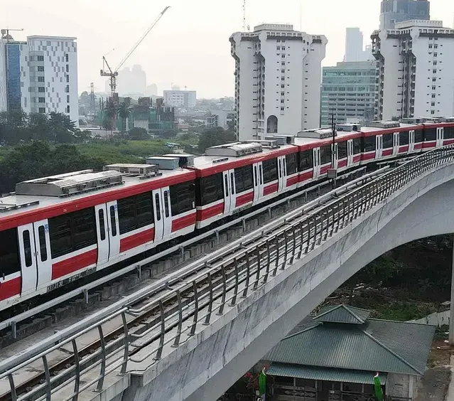 Namun demikian, Luhut mengatakan, pemerintah mempertimbangkan meneruskan proyek LRT Bali ini sampai ke kawasan Canggu. Terkait harga tiketnya, Luhut menyebut sejauh ini masih dalam kajian.<br>