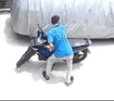Dikejar Polisi karena Tak Pakai Helm, Pria Ini Kabur Masuk Gang Sempit Ternyata Jalan Buntu, Endingnya...
