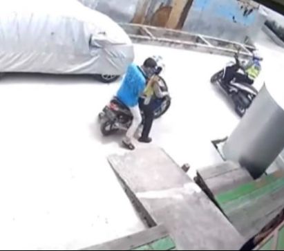 Dikejar Polisi karena Tak Pakai Helm, Pria Ini Kabur Masuk Gang Sempit Ternyata Jalan Buntu, Endingnya...