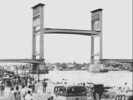 1. Jembatan Ampera