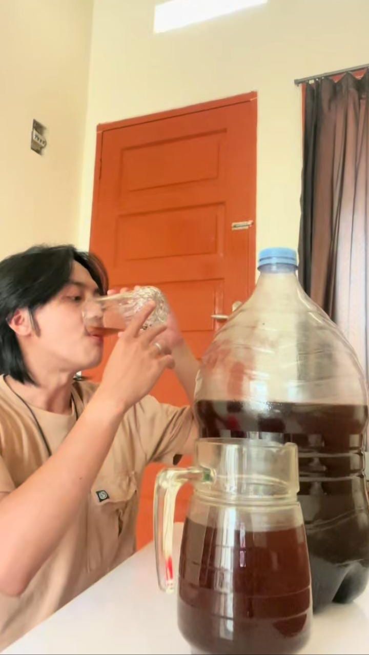 Viral Pria Minum Kopi Segalon, Ini Dampaknya Bagi Kesehatan<br>