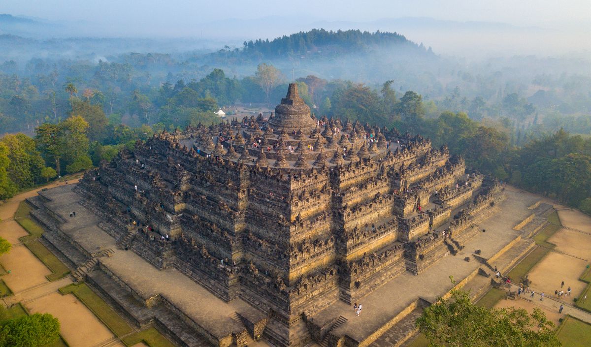 4. Candi Borobudur