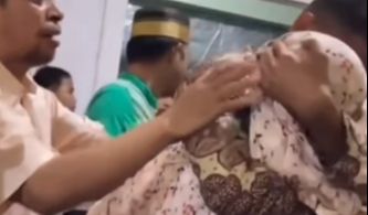Menangis Pilu Peluk Ibunda