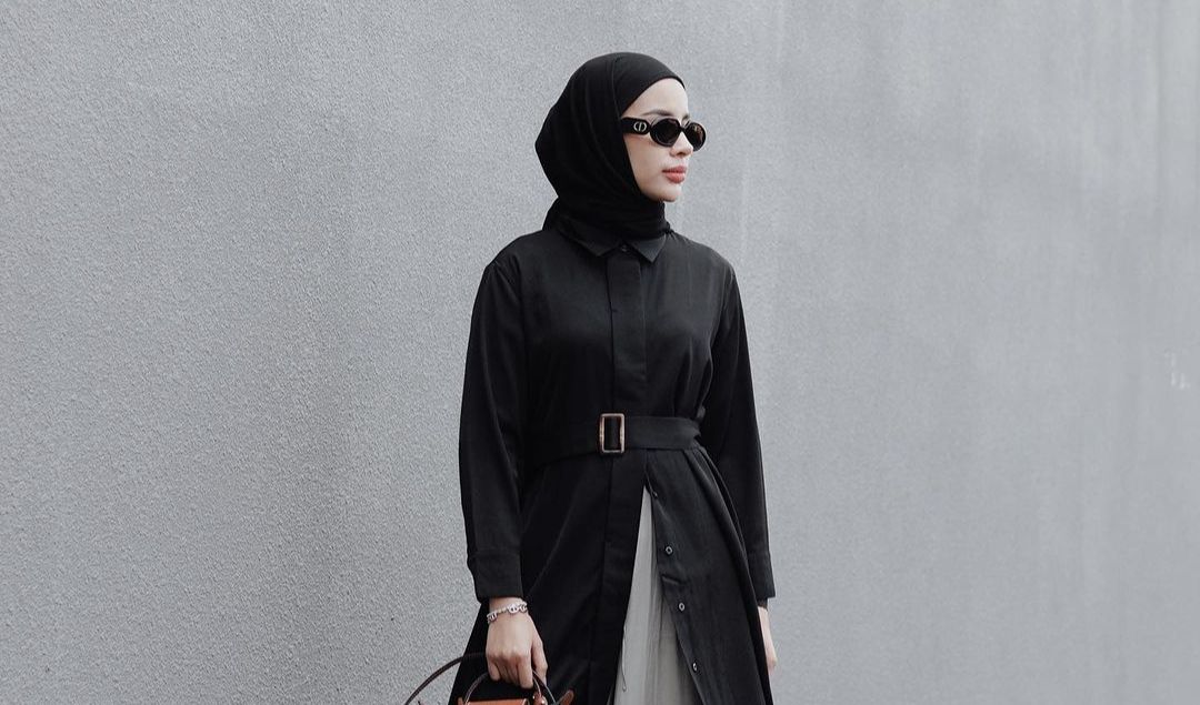 Tampilan Pertama: Simplicity in Black and Grey