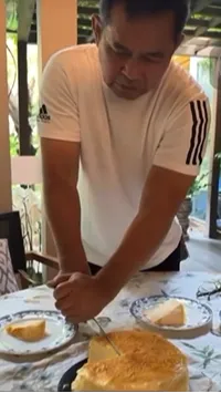 Momen Pangkostrad Letjen Maruli Potong Kue Saat Rayakan Ultah Pensiunan Jenderal Darah Kopassus