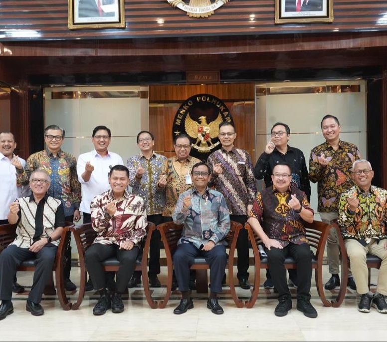 Ngeriung dengan Mahfud MD, Ekonom Dukung Tegakkan Hukum Demi Kepastian Bisnis dan Investasi