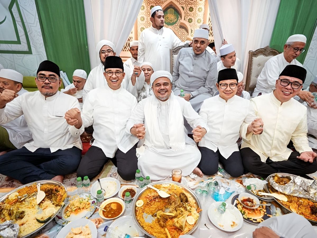 Momen Habib Rizieq Peluk dan Cium Kening Anies Baswedan Saat Hadiri Pernikahan di Petamburan Jakarta