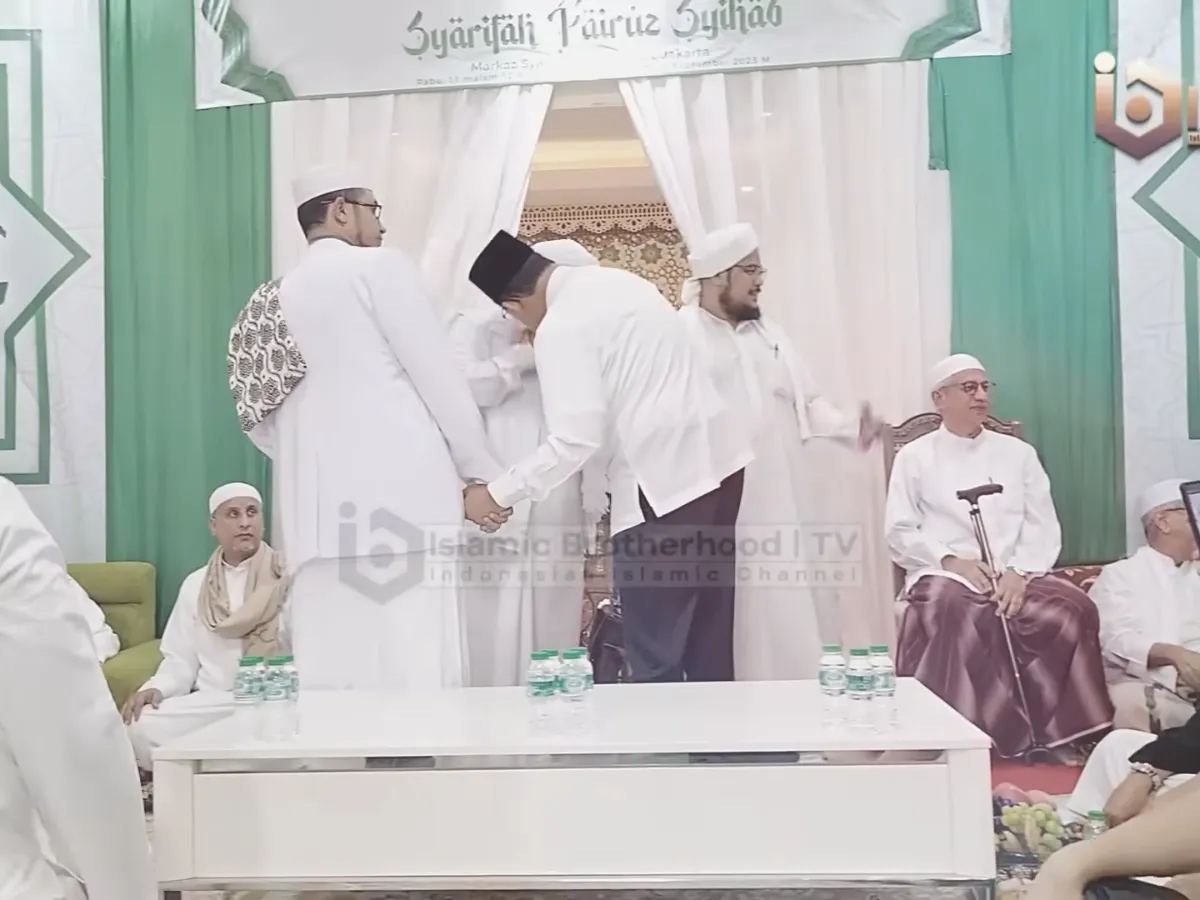 Momen Habib Rizieq Peluk dan Cium Kening Anies Baswedan Saat Hadiri Pernikahan di Petamburan Jakarta