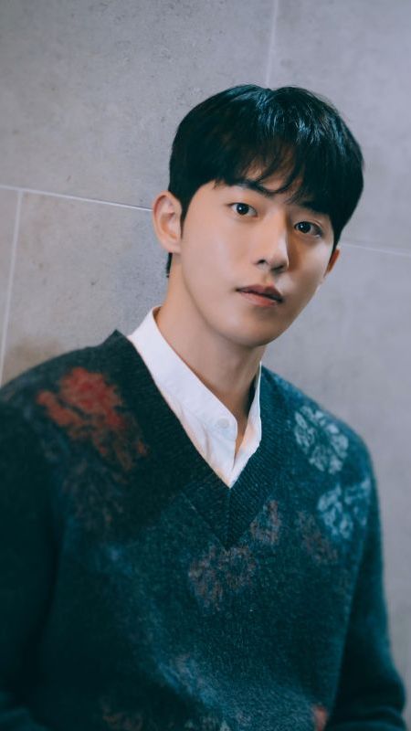 Namun, sebelum ia memasuki masa dinas militer, Nam Joo Hyuk telah menghadirkan berbagai peran menarik dalam dunia drama Korea.