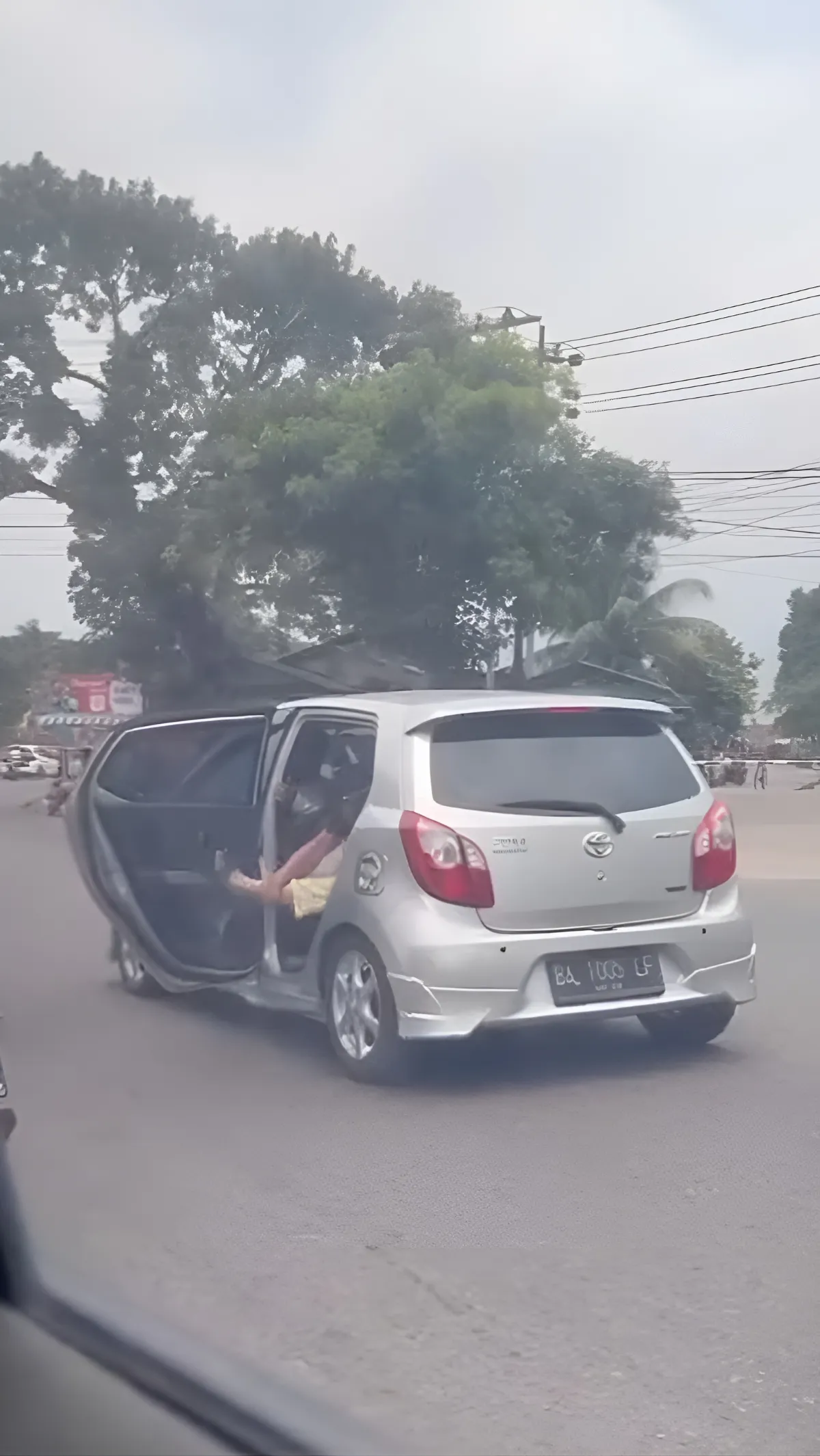 Viral Video Wanita Teriak Minta Tolong Diduga Dibawa Kabur, Miris Warga Sekitar Acuh: ‘Kepedulian Setipis Tisu’