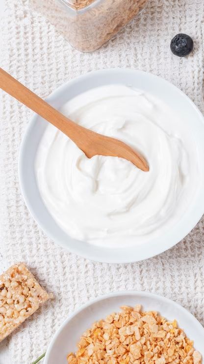 Dengan memperhatikan manfaat yogurt dan tips yang kami bagikan, Anda dapat memasukkan yogurt ke dalam menu sehat anak Anda. Pastikan untuk memilih produk yang sesuai dengan kebutuhan kesehatan dan preferensi anak Anda untuk memastikan pertumbuhan dan perkembangannya yang optimal.