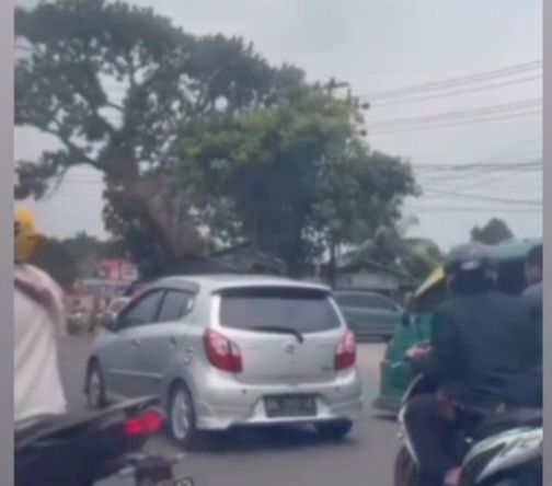 Heboh Wanita Minta Tolong di Mobil Tak Ada yang Peduli, Polisi Ungkap Faktanya