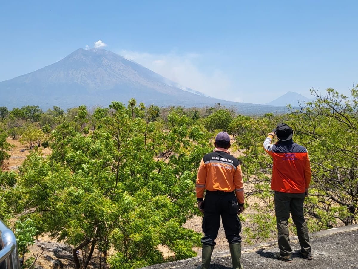 Kebakaran Lereng Gunung Agung Meluas hingga 80 Hektare, Kawasan yang Terbakar Bertambah