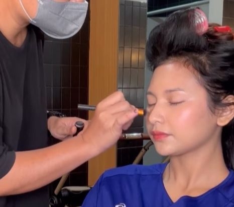 Inspirasi Makeup Glowing Manja Indah Permatasari