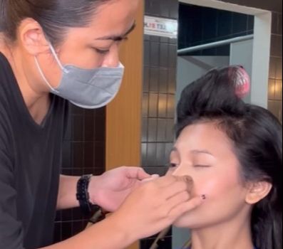 Inspirasi Makeup Glowing Manja Indah Permatasari