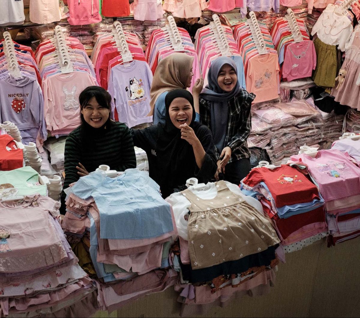 FOTO: Begini Suasana Pasar Tanah Abang Usai TikTok Shop Resmi Dilarang ...