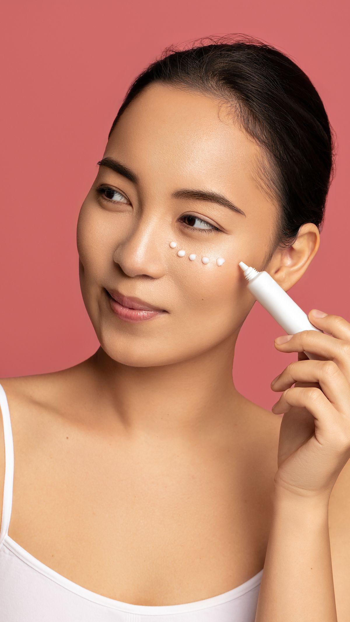 Catat, 4 Kandungan Terbaik Pada Produk Eye Cream