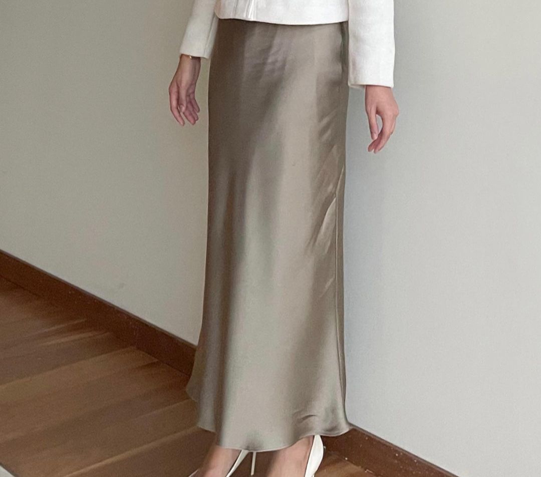 Inspirasi Mix and Match Skirt Profesional Look untuk Hijaber