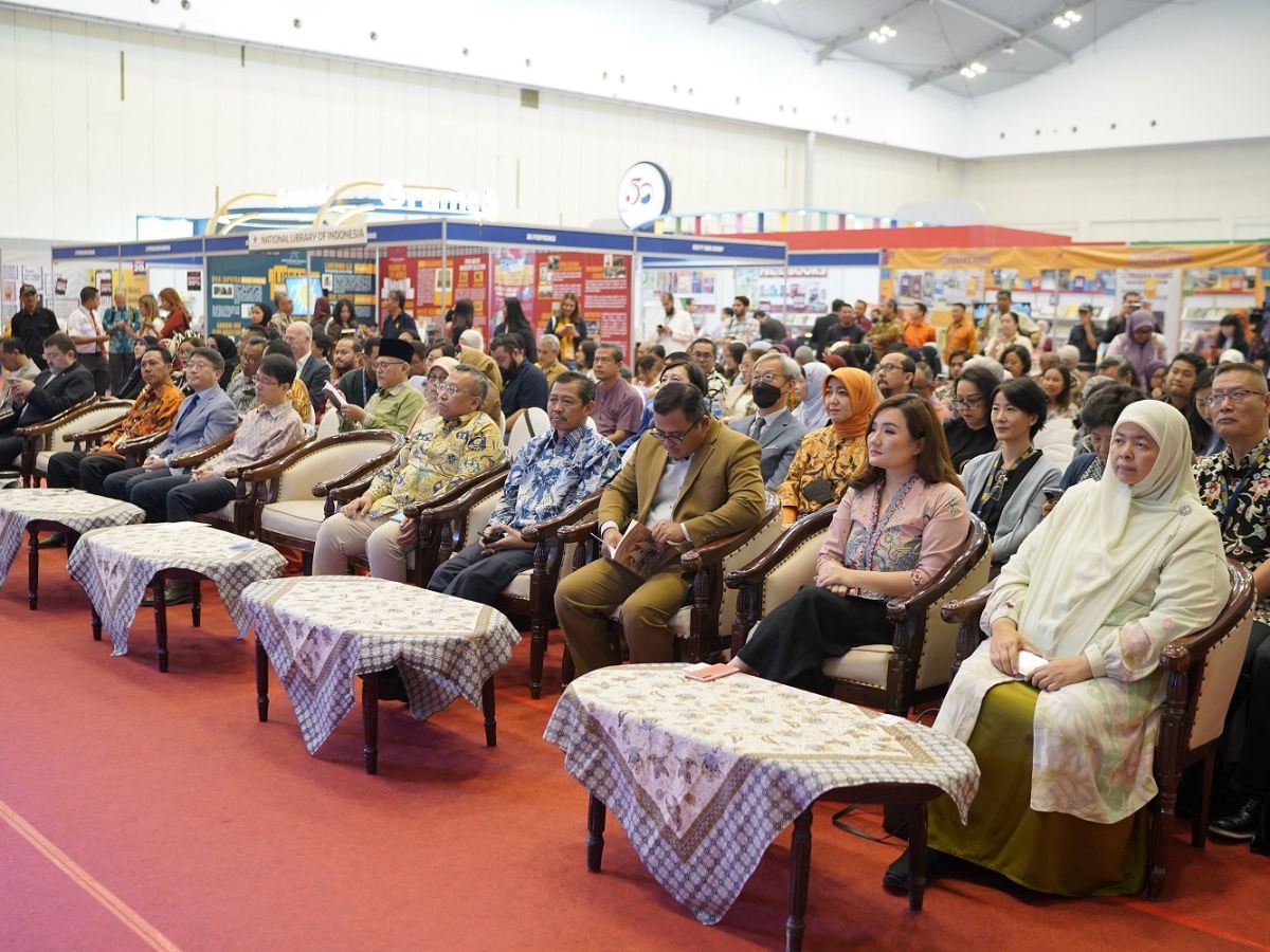 Kaligrafer Korea Unjuk Skill di Indonesia International Book Fair 2023