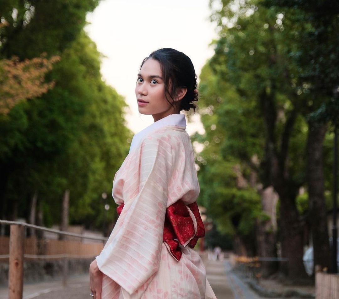 Style Anggun Azizah Salsa Berbalut Yukata, Berujung Kena Tegur