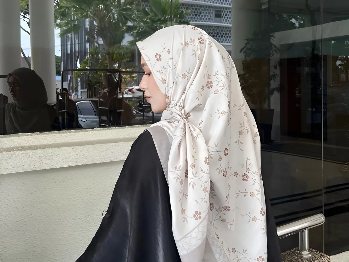 Tutorial Hijab Segi Empat Formal , Cocok dengan Blazer