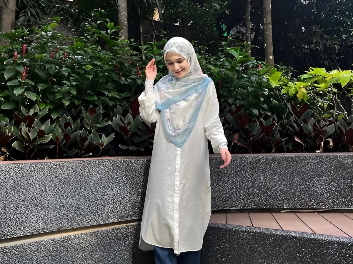 Tutorial Hijab Segi Empat Formal , Cocok dengan Blazer