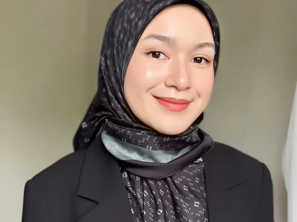 Tutorial Hijab Segi Empat Formal , Cocok dengan Blazer