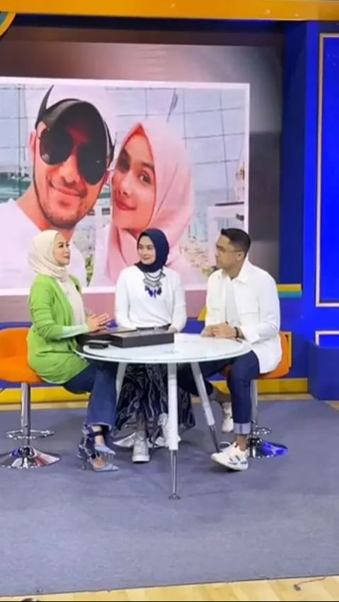 Mantan bupati Bandung Barat ini juga kembali muncul di televisi sebagai bintang tamu dalam sebuah acara talkshow.