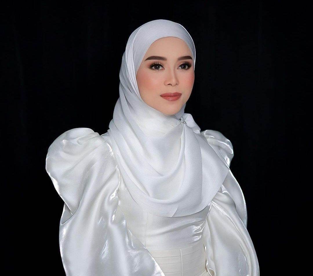 Tampilan Mewah Lesti Kejora dalam Balutan Busana Satin