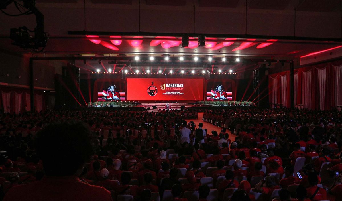 Megawati juga mengajak seluruh kadernya untuk berpolitik dengan nurani. Dia juga mengingatkan bahwa sumber kekuatan PDIP adalah rakyat.