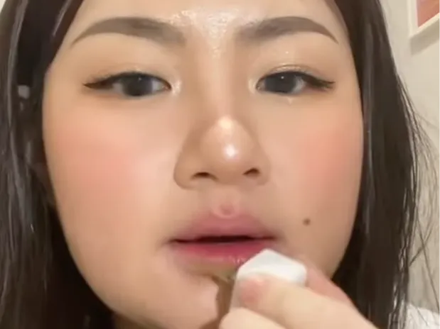 Pakai Lip Gloss