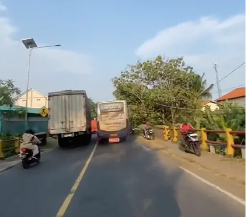 Begini Ugal Ugalannya Bus Sugeng Rahayu Di Jalan Penumpang Atheis Bisa