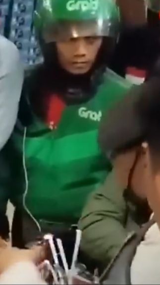 Driver Ojol Pengeroyok Kru Youtuber Konten Cegat Motor Lawan Arah jadi Tersangka <br>