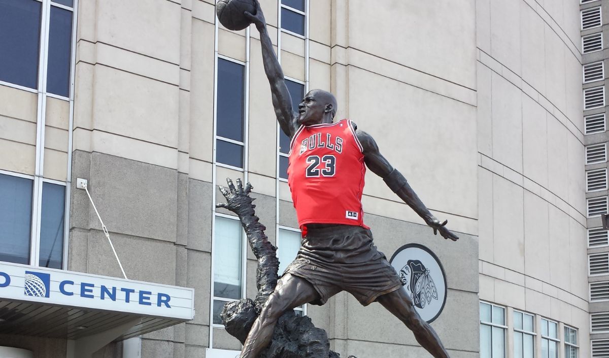 Kesuksesan Menggandeng Michael Jordan
