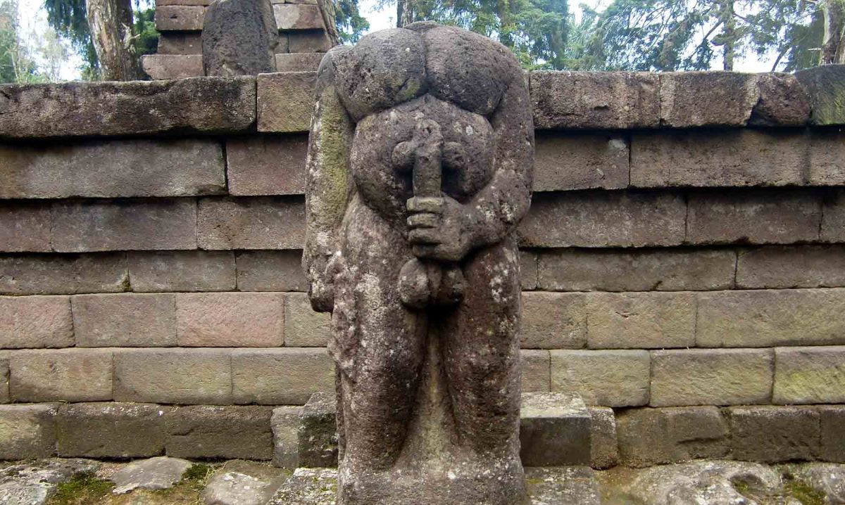Mengenal Candi Sukuh yang Unik, Mirip Piramida Inca dan Berhias Relief